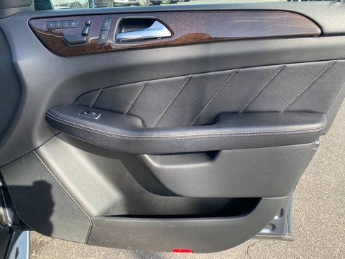 Used 2015 Mercedes-Benz GL 450 4MATIC image 35