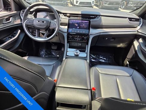 Used 2025 Jeep Grand Cherokee Limited RWD image 14