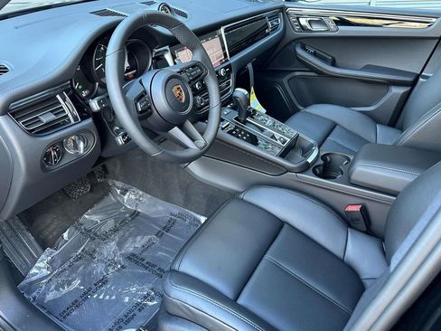 New 2026 Porsche Macan image 4