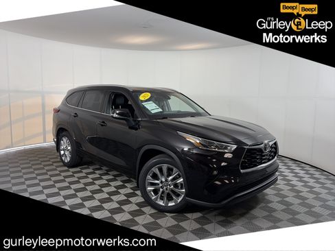 Used 2021 Toyota Highlander Limited AWD/4WD image 1