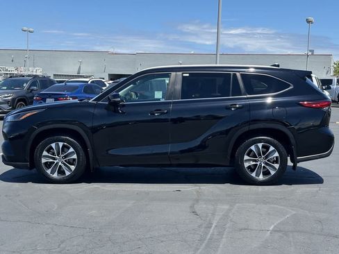 Used 2023 Toyota Highlander XLE FWD image 9