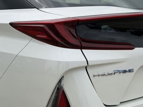 Used 2018 Toyota Prius Prime Advanced FWD image 7