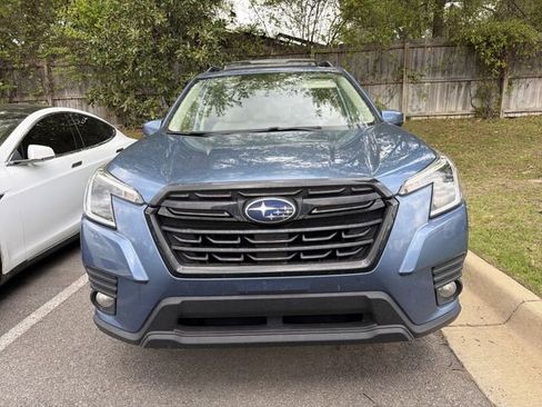 Used 2022 Subaru Forester Premium image 2