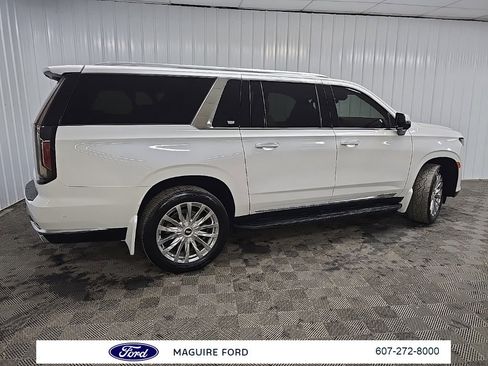 Used 2022 Cadillac Escalade ESV Premium Luxury image 3