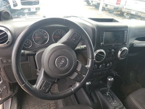 Used 2014 Jeep Wrangler Unlimited Rubicon AWD/4WD image 12