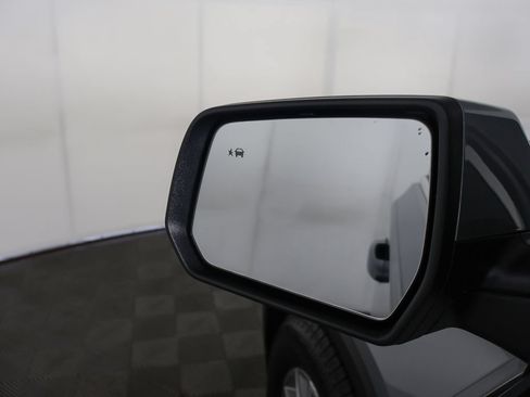 Used 2023 Chevrolet Traverse LT FWD image 35