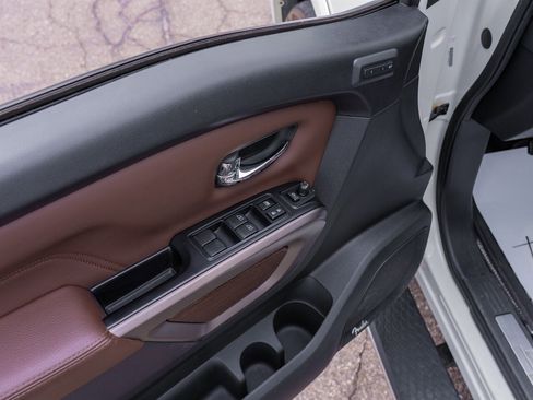 Used 2020 Nissan Titan Platinum Reserve AWD/4WD image 15