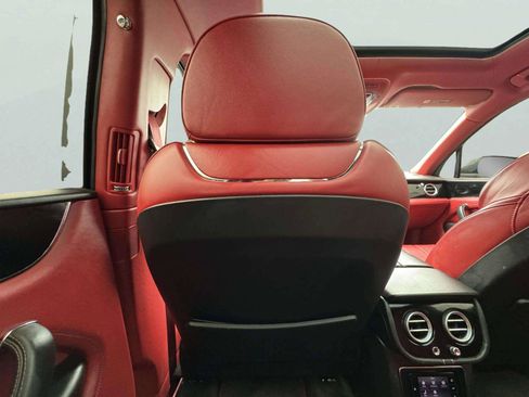 Used 2018 Bentley Bentayga AWD/4WD image 56