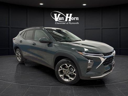 Used 2025 Chevrolet Trax LT image 1