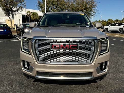 Used 2022 GMC Yukon XL Denali image 3