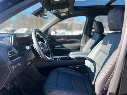 Used 2025 Chevrolet Traverse Z71 image 12