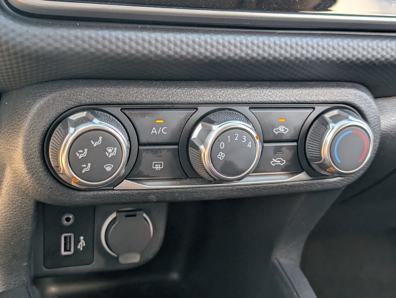 Used 2025 Nissan Kicks Play S FWD image 17