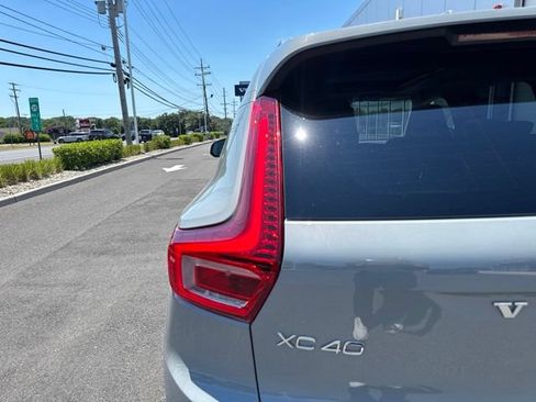 Used 2025 Volvo XC40 B5 Plus AWD/4WD image 10