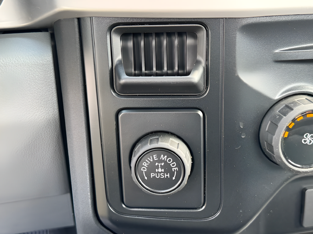 Used 2025 Ford F350 XL w/ XL Chrome Package RWD image 25