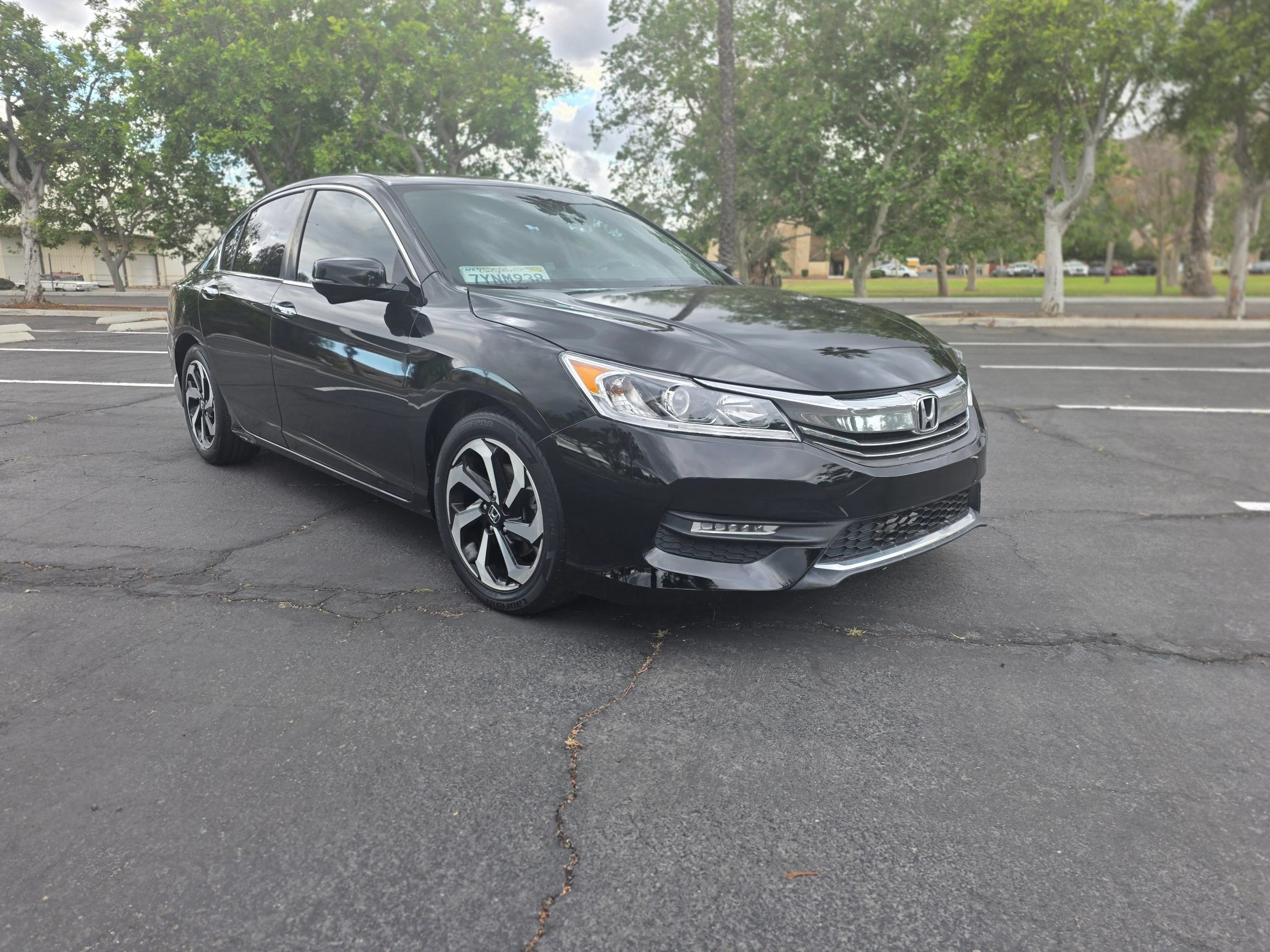 Used 2017 Honda Accord EX-L image 1