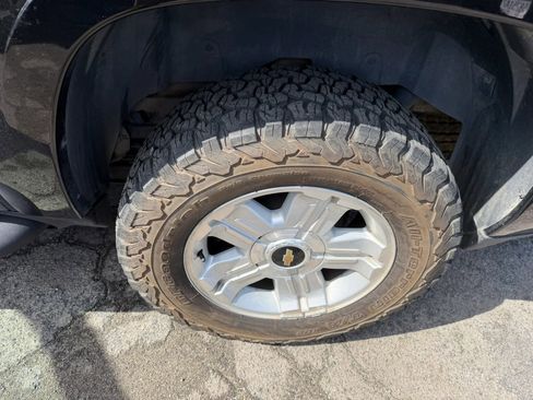 Used 2009 Chevrolet Suburban LT w/ Suspension Package, Off-Road image 33