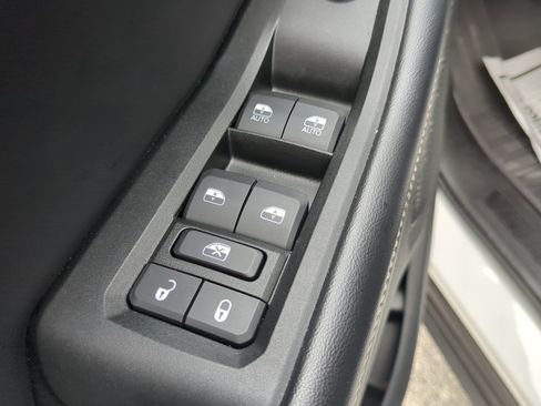 Used 2025 Jeep Grand Cherokee L Laredo image 47