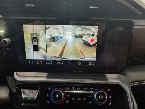 Used 2024 GMC Sierra 3500 Denali Ultimate AWD/4WD image 15