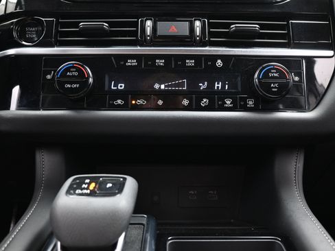 Used 2025 Nissan Pathfinder SL image 38