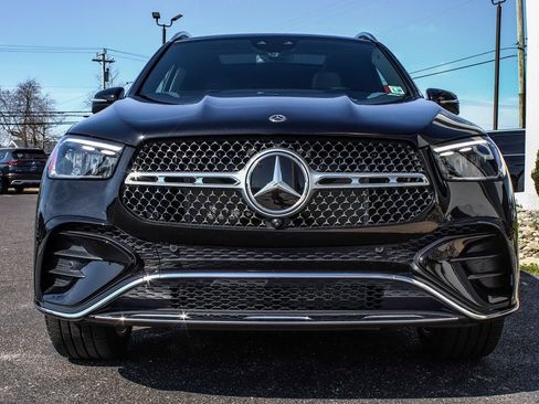 Used 2025 Mercedes-Benz GLE 450e 4MATIC w/ AMG Line Interior image 2