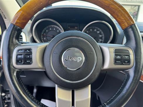 Used 2013 Jeep Grand Cherokee Overland image 35