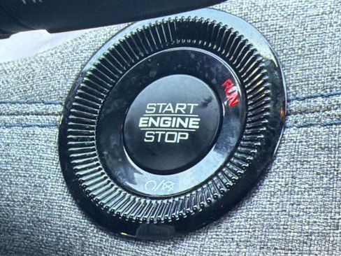 Used 2024 Jeep Compass Latitude image 25