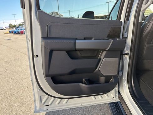New 2026 Ford F250 Lariat w/ Black Appearance Package image 16