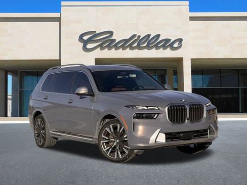 Used 2023 BMW X7 xDrive40i w/ Executive Package image 2