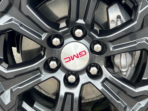 Used 2024 GMC Canyon Elevation image 30