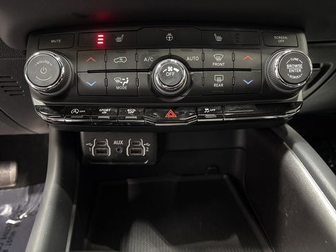 Used 2024 Dodge Durango SXT w/ 3rd Row Seating Group image 21