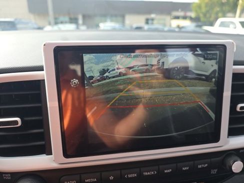 Used 2025 Hyundai Venue Limited image 2