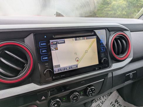 Used 2017 Toyota Tacoma SR5 image 22