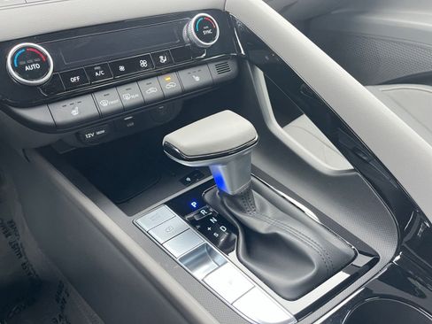 Used 2025 Hyundai Elantra SEL image 39