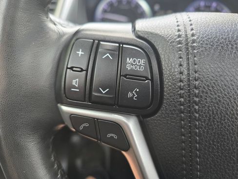 Used 2019 Toyota Highlander XLE AWD/4WD image 21