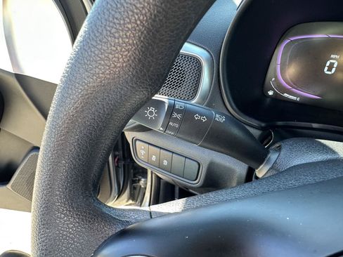 Used 2025 Kia Soul LX w/ LX Technology Package FWD image 26