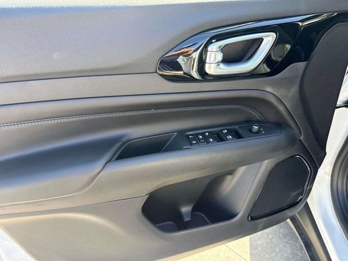 New 2026 Jeep Compass Latitude image 18