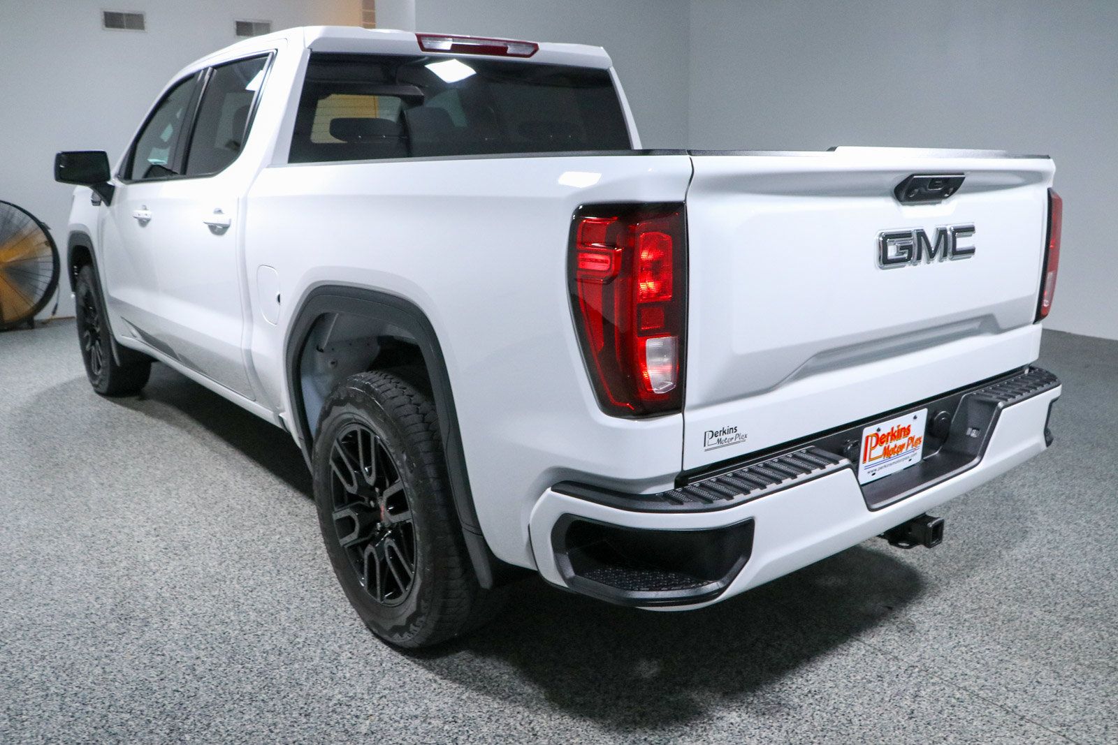 Used 2024 GMC Sierra 1500 Elevation AWD/4WD image 9