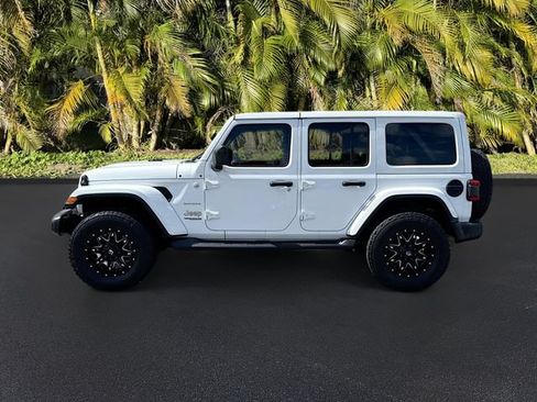 Used 2018 Jeep Wrangler Unlimited Sahara AWD/4WD image 8