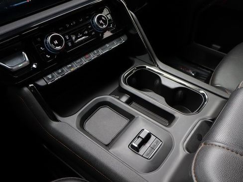 Used 2025 GMC Sierra 2500 AT4 w/ AT4 Premium Plus Package image 38