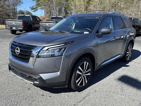 Used 2023 Nissan Pathfinder Platinum w/ Cargo Package image 3