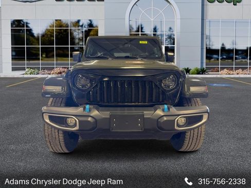 Used 2023 Jeep Wrangler Unlimited Sahara w/ Cold Weather Group AWD/4WD image 2