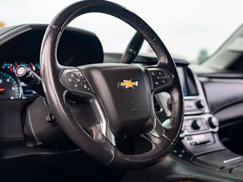 Used 2020 Chevrolet Suburban Premier AWD/4WD image 14