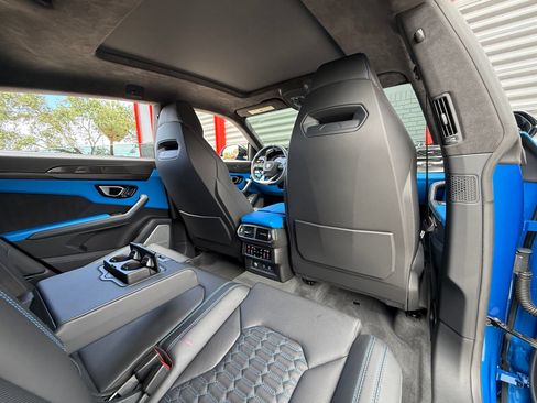 Used 2022 Lamborghini Urus AWD/4WD image 47