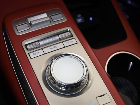 Used 2023 Genesis GV70 2.5T w/ Sport Prestige Package image 31