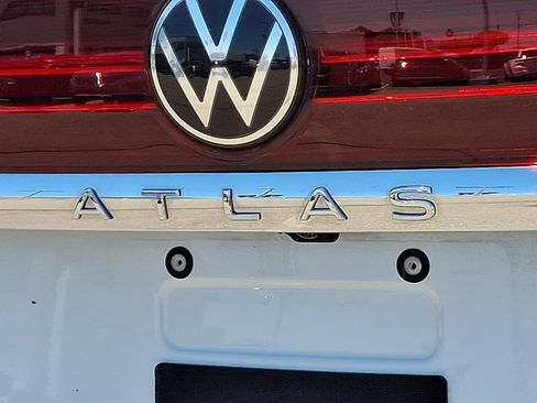 Used 2025 Volkswagen Atlas SE AWD/4WD image 32