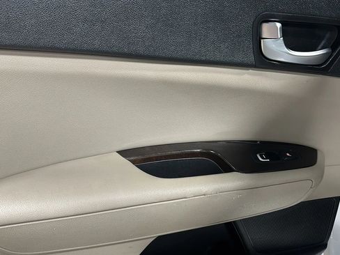 Used 2017 Kia Optima EX w/ Premium Package image 12