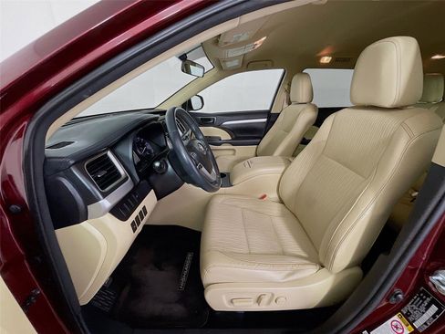 Used 2016 Toyota Highlander Plus image 22