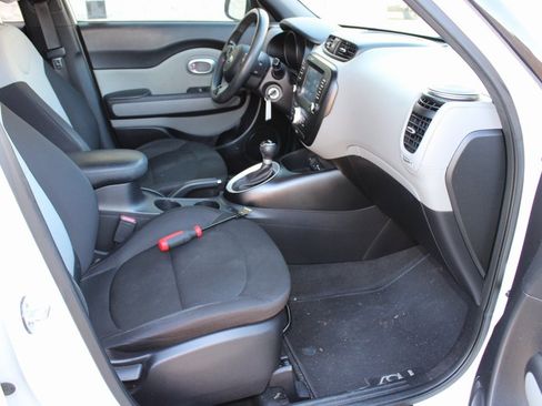 Used 2019 Kia Soul w/ Convenience Package image 16