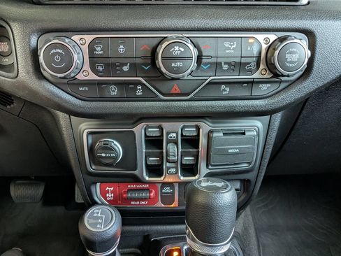 Used 2025 Jeep Wrangler Unlimited Sport AWD/4WD image 13