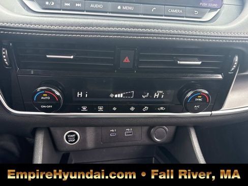 Used 2022 Nissan Rogue SV image 23